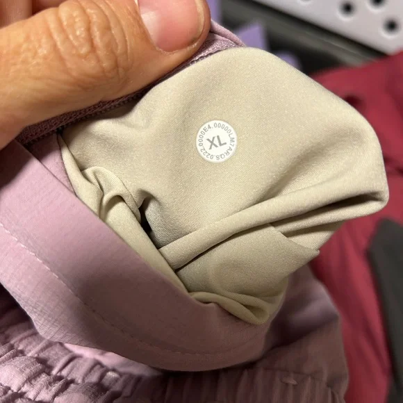 Lululemon bowline 8” shorts - Picture 2 of 4